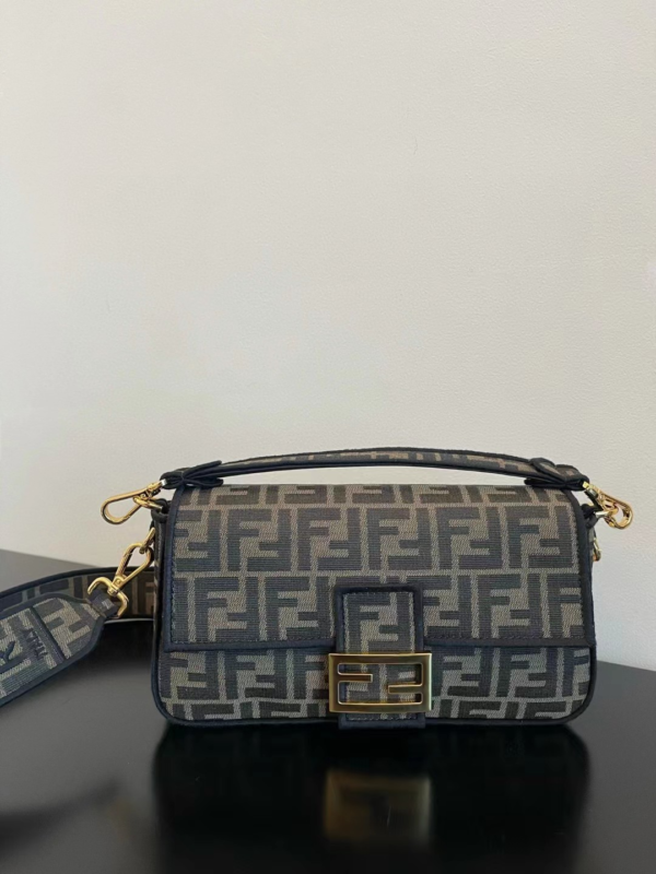 Fendi 37 - Fendi