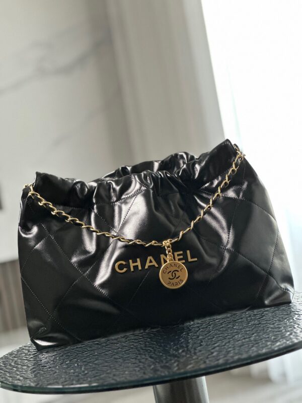 CHANEL استعدي لأناقة لا تُضاهى⚫️