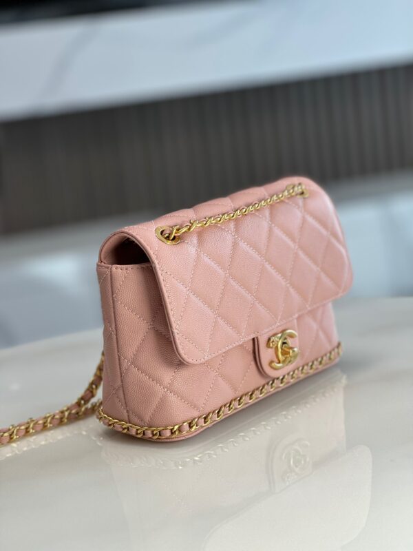 تألقي وانطلقي بنمط حياة جديد مع  CHANEL