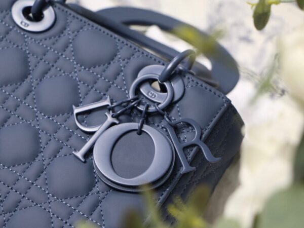 Lady Dior الانيقة - Image 2