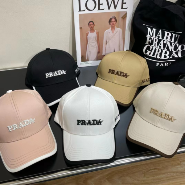 hat 11 PRADA