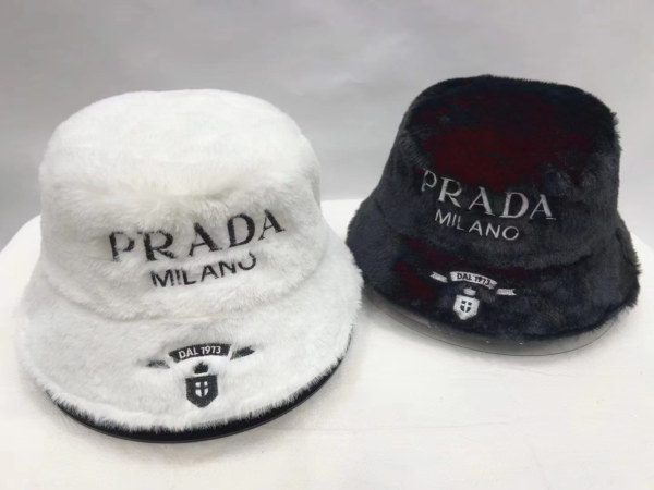 hat 8 PRADA