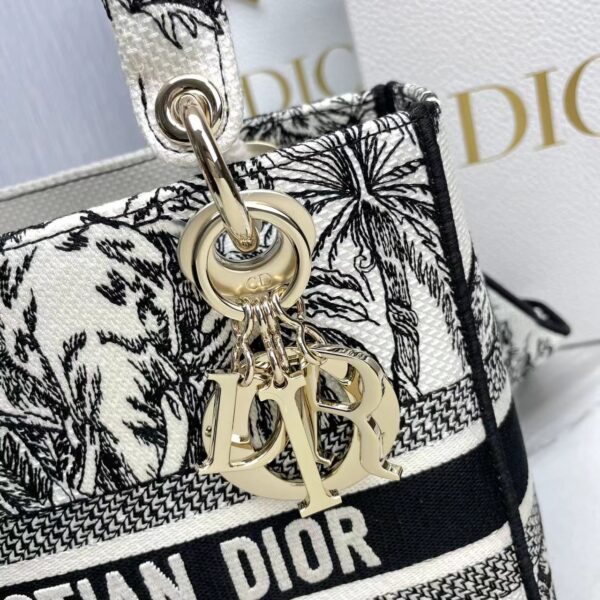 ⁦Lady Dior⁩ - الصورة ⁦5⁩