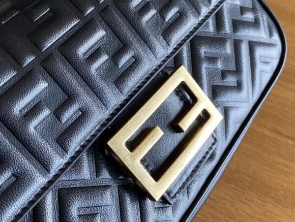 ⁦FENDI Baguette bag⁩ - الصورة ⁦8⁩