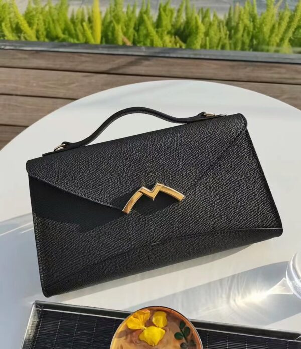 شنطة الهبه Gabrielle Clutch🟡