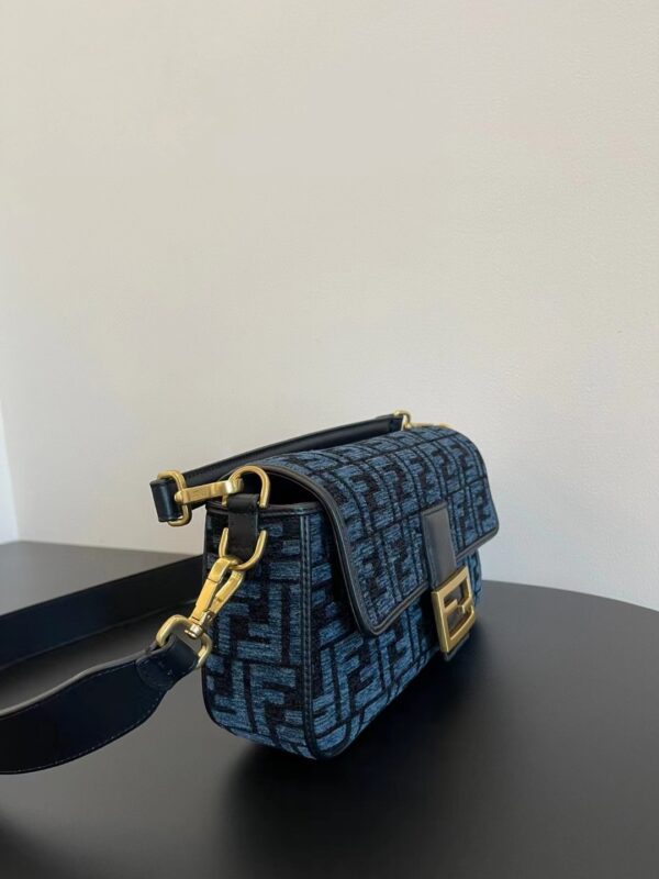 FENDi conic Baquette