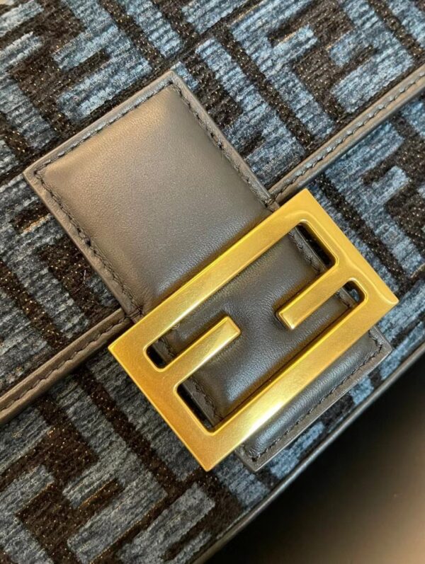 ⁦FENDi conic Baquette⁩ - الصورة ⁦5⁩