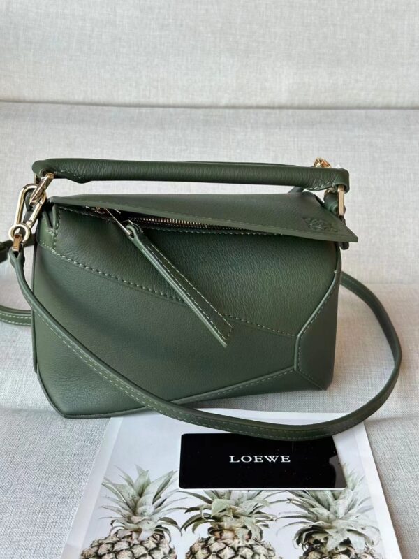 Puzzle Edge Loewe