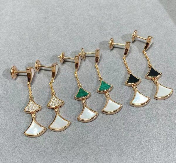 V-gold material earrings