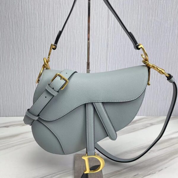 Dior Saddle من جلد البقر