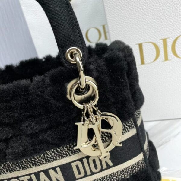 ستايل للأميرة ديانا فروي Lady Dior - Image 3