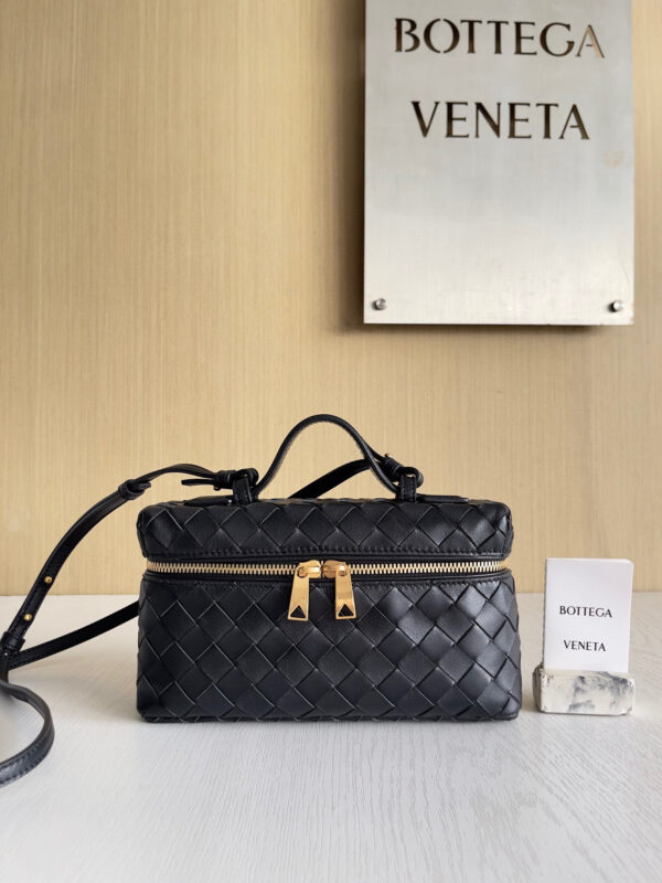 Bottega Veneta { 11 } colors