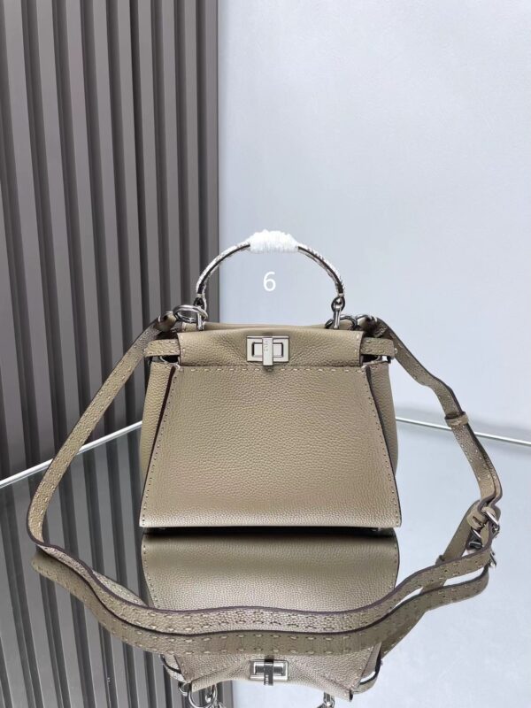 ⁦FENDI Peekaboo 8 colors⁩ - الصورة ⁦6⁩