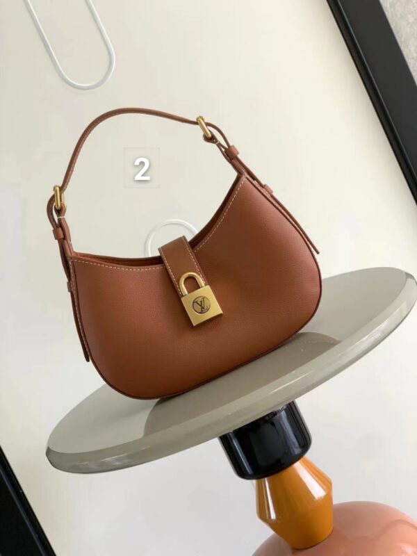 ⁦Low Key Shoulder Bag 3 colors⁩ - الصورة ⁦2⁩