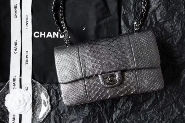 chaneL 2 colors