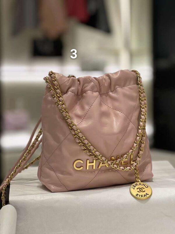 ⁦Chanel new bag in  3 colors⁩ - الصورة ⁦2⁩