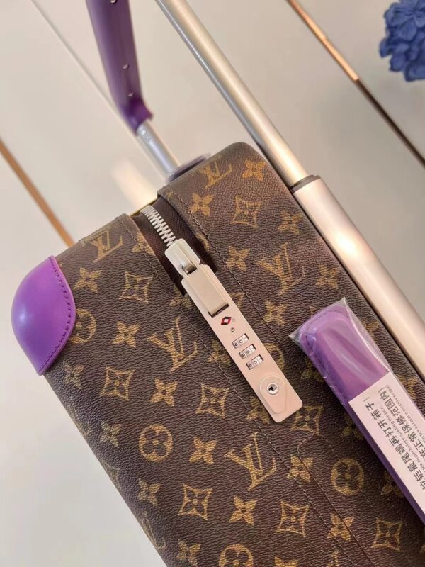 ⁦LV A special travel bag for the plane cabin 11 colors 🥰✈️🧳⁩ - الصورة ⁦6⁩