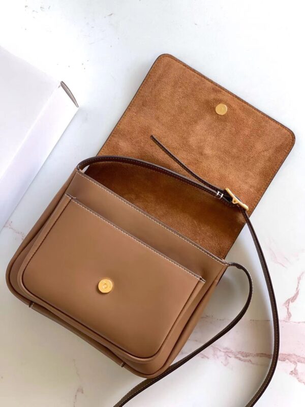 ⁦Nikki leather crossbody bag⁩ - الصورة ⁦7⁩