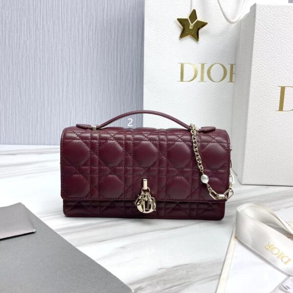 ⁦Lady Dior pearl clutch 21 colors⁩ - الصورة ⁦14⁩