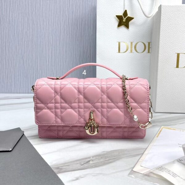 ⁦Lady Dior pearl clutch 21 colors⁩ - الصورة ⁦16⁩