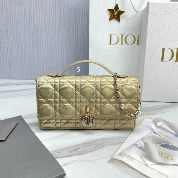 ⁦Lady Dior pearl clutch 21 colors⁩ - الصورة ⁦17⁩