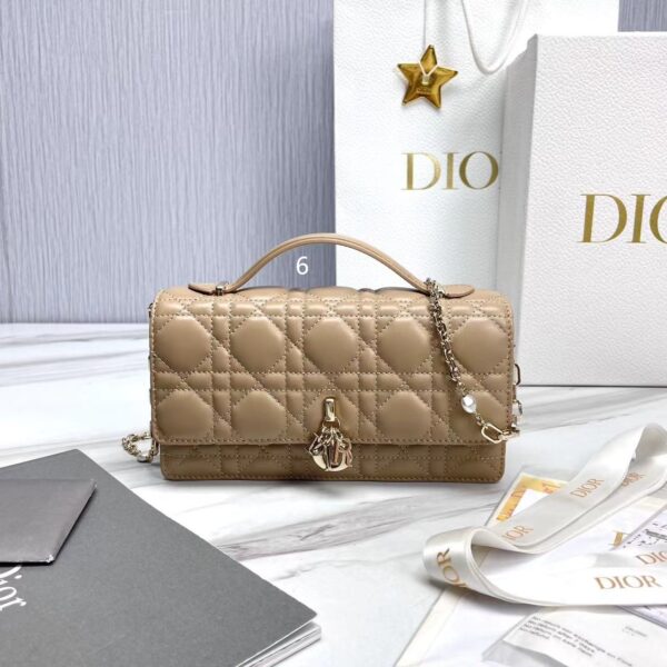 ⁦Lady Dior pearl clutch 21 colors⁩ - الصورة ⁦18⁩