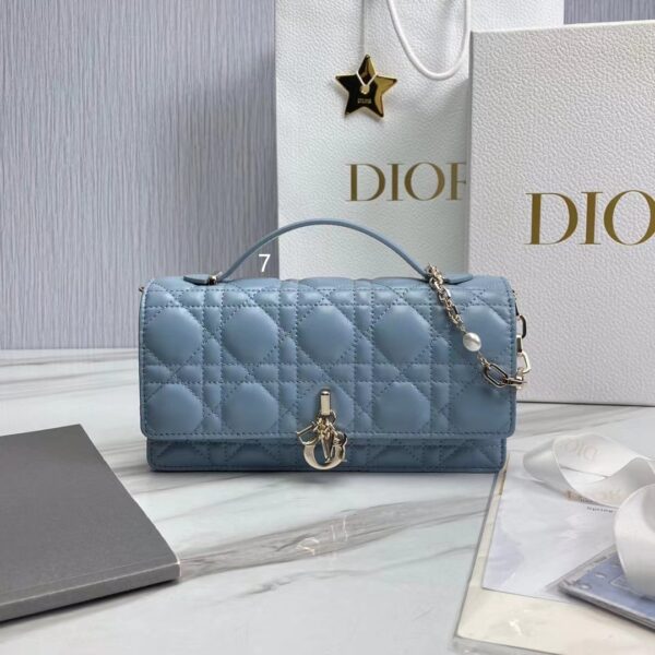 ⁦Lady Dior pearl clutch 21 colors⁩ - الصورة ⁦19⁩