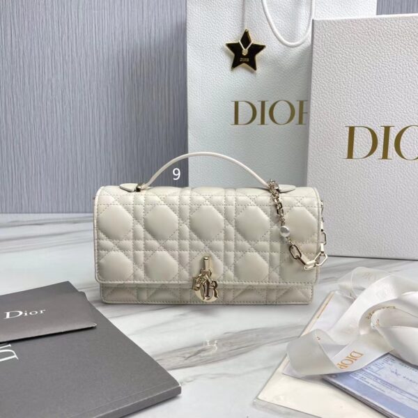 ⁦Lady Dior pearl clutch 21 colors⁩ - الصورة ⁦21⁩