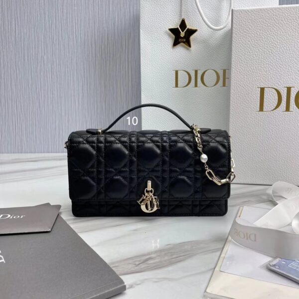 ⁦Lady Dior pearl clutch 21 colors⁩ - الصورة ⁦2⁩