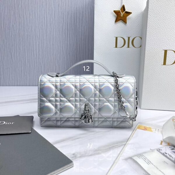 ⁦Lady Dior pearl clutch 21 colors⁩ - الصورة ⁦4⁩