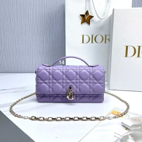 ⁦Lady Dior pearl clutch 21 colors⁩ - الصورة ⁦6⁩