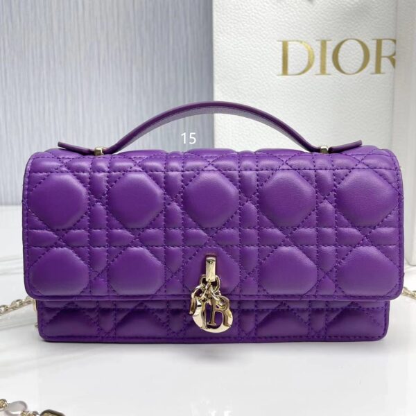 ⁦Lady Dior pearl clutch 21 colors⁩ - الصورة ⁦7⁩