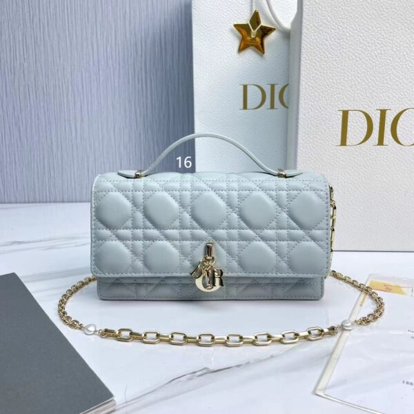 ⁦Lady Dior pearl clutch 21 colors⁩ - الصورة ⁦8⁩