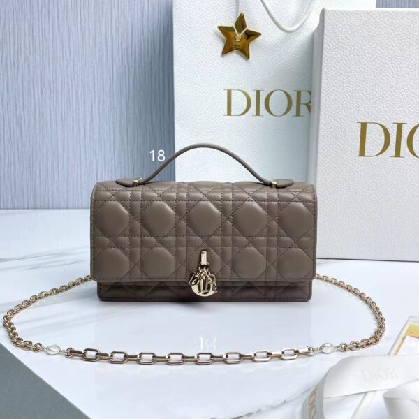 ⁦Lady Dior pearl clutch 21 colors⁩ - الصورة ⁦9⁩