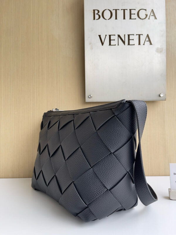 ⁦BOTTEGA VENETA Diago Hobo Bag⁩ - الصورة ⁦3⁩