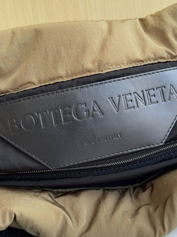 ⁦BOTTEGA VENETA CROSSROAD BUCKLE⁩ - الصورة ⁦6⁩