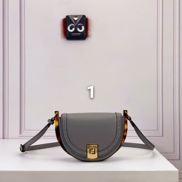 ⁦New Fendi bag 8 colors⁩ - الصورة ⁦2⁩