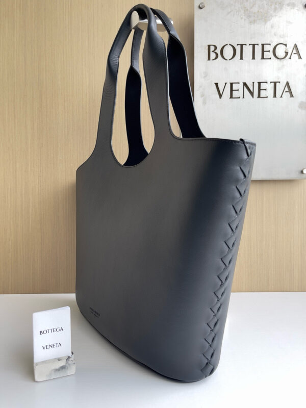 ⁦Bottega shopping bag⁩ - الصورة ⁦9⁩