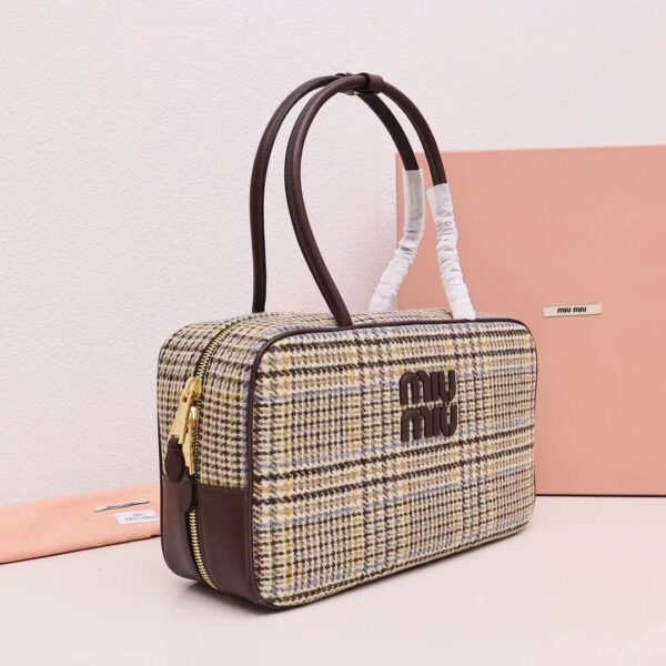 ⁦👜 miumiu⁩ - الصورة ⁦8⁩