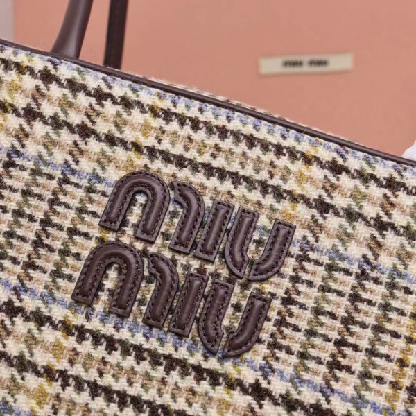 ⁦👜 miumiu⁩ - الصورة ⁦6⁩