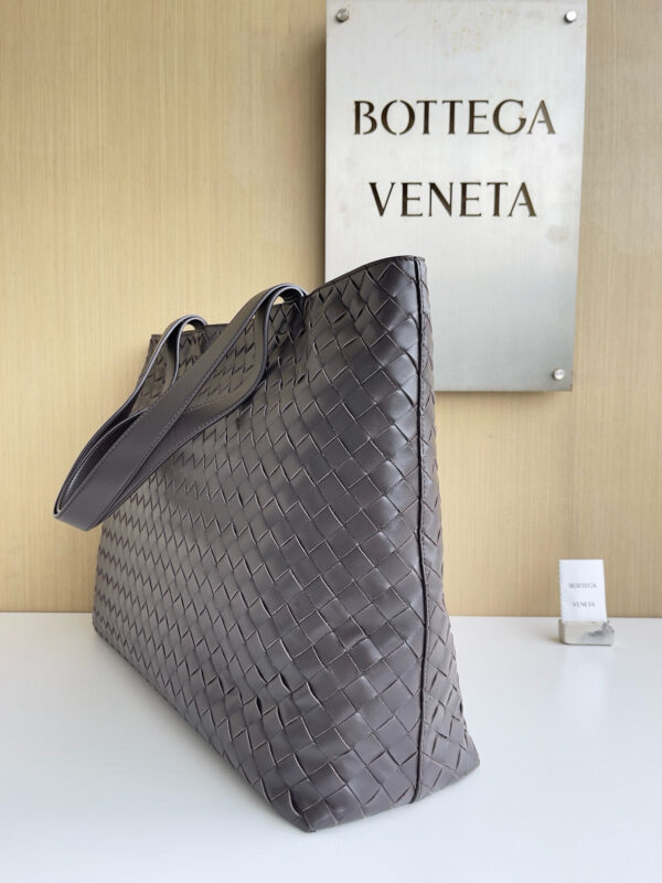 ⁦BOTTEGA VENETA TOTE⁩ - الصورة ⁦2⁩