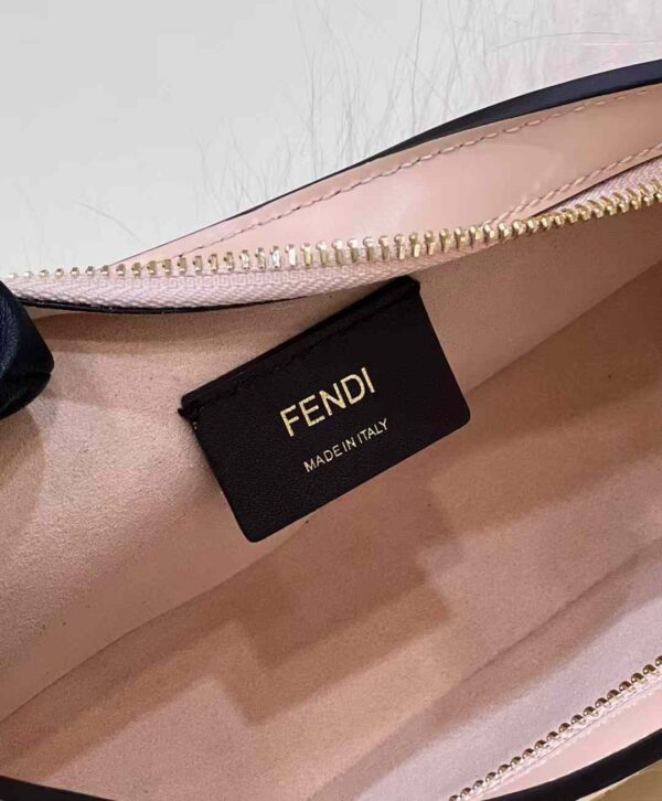 ⁦🫰Fendi Olock bag 4 colors new⁩ - الصورة ⁦8⁩