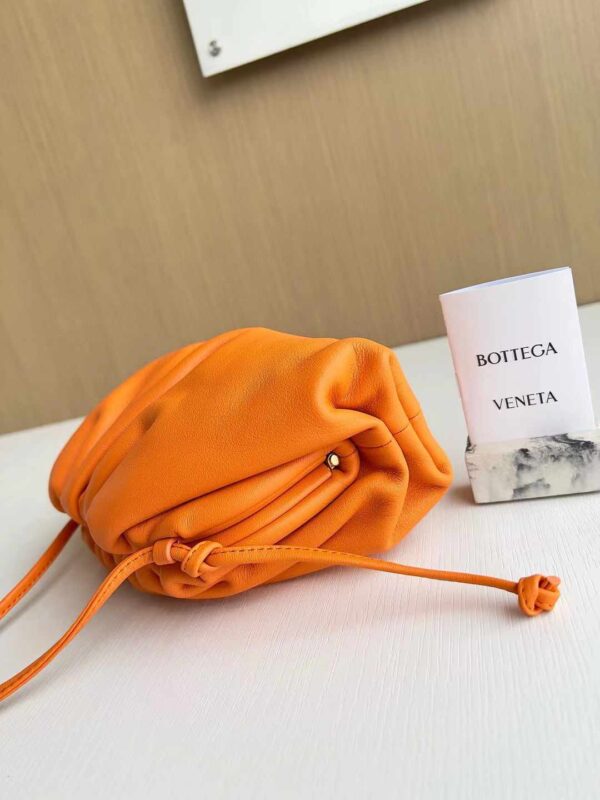 ⁦BV Butch Bag ☁️ Foam Cloud Bag 36  colors⁩ - الصورة ⁦8⁩