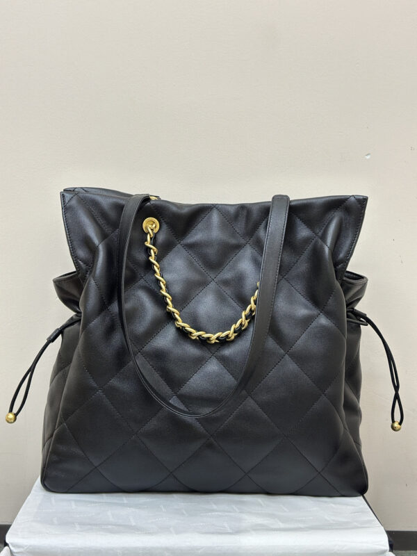 Chanel large tote bag - Image 8