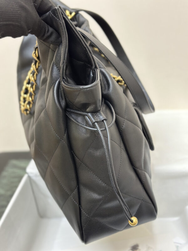 Chanel large tote bag - Image 7