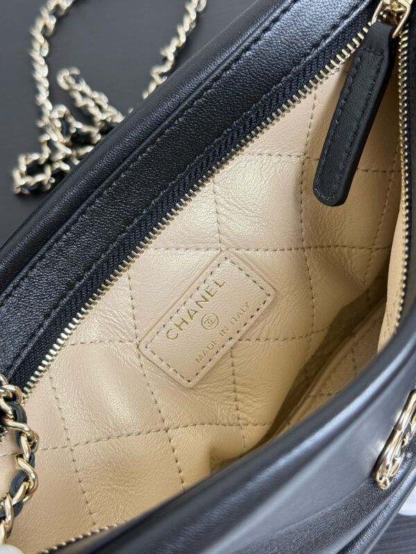 Chanel - Image 3