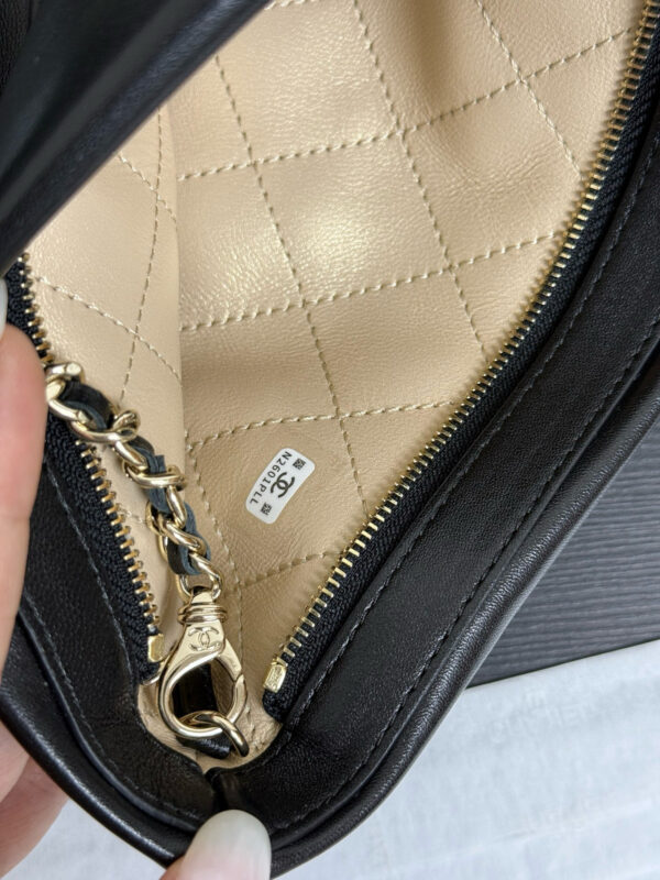 Chanel - Image 2