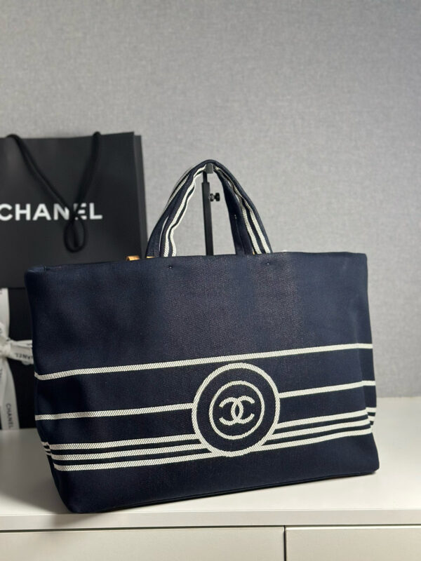 Chanel navy striped beach bag - Image 3