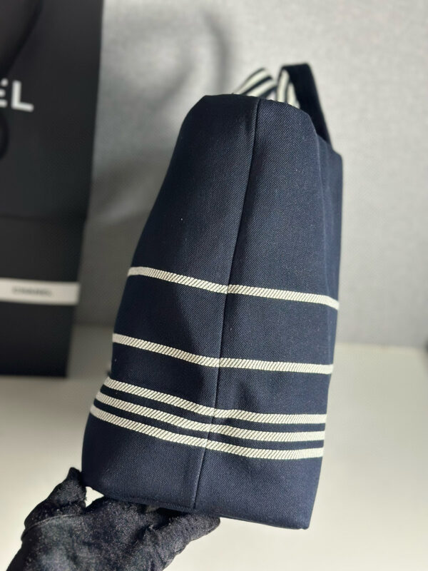 Chanel navy striped beach bag - Image 5
