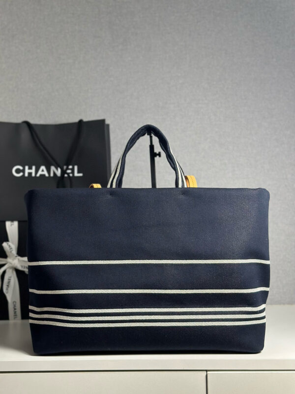 Chanel navy striped beach bag - Image 7
